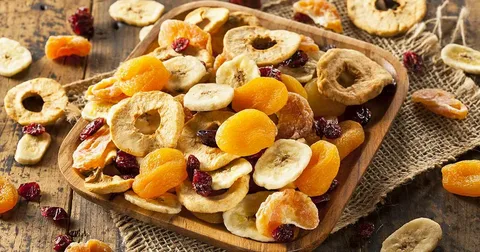 تصویر 1 از میوه خشک میکس ترش با طعمی متفاوت و انرژی طبیعی